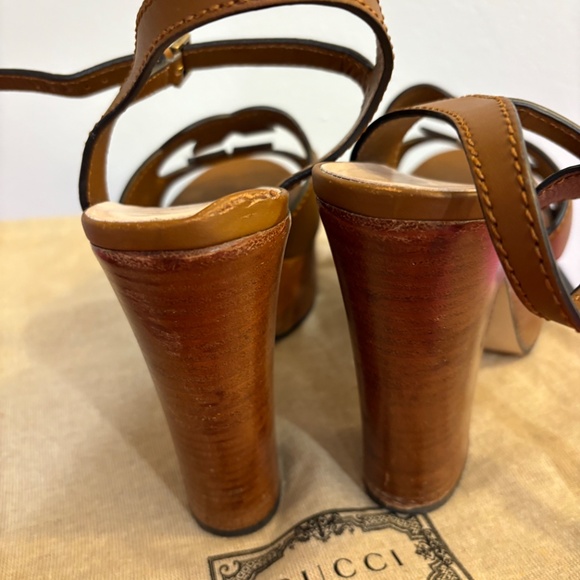 Gucci Interlocking G Cutout Platform Sandal in Cuir- 38.5 - Picture 7 of 8